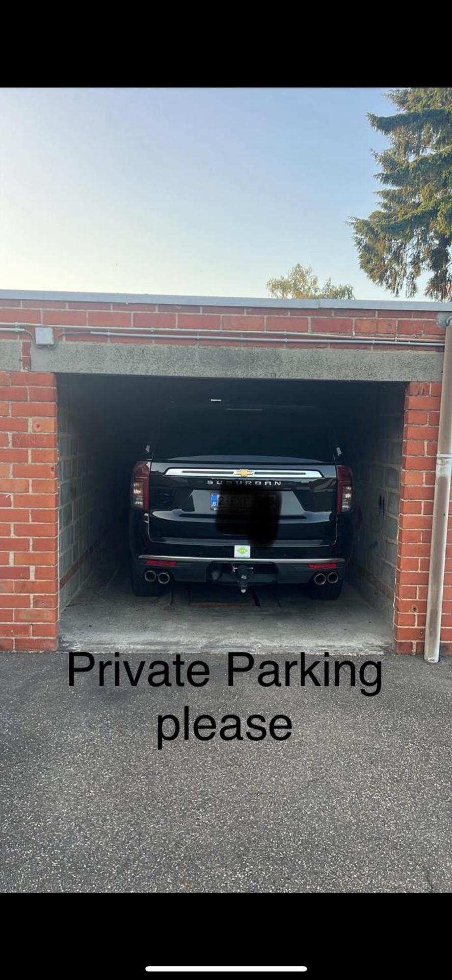 Heel Appartement 90m2 met 2 slaapkamers woonkamer Keuken badkamer privé garage