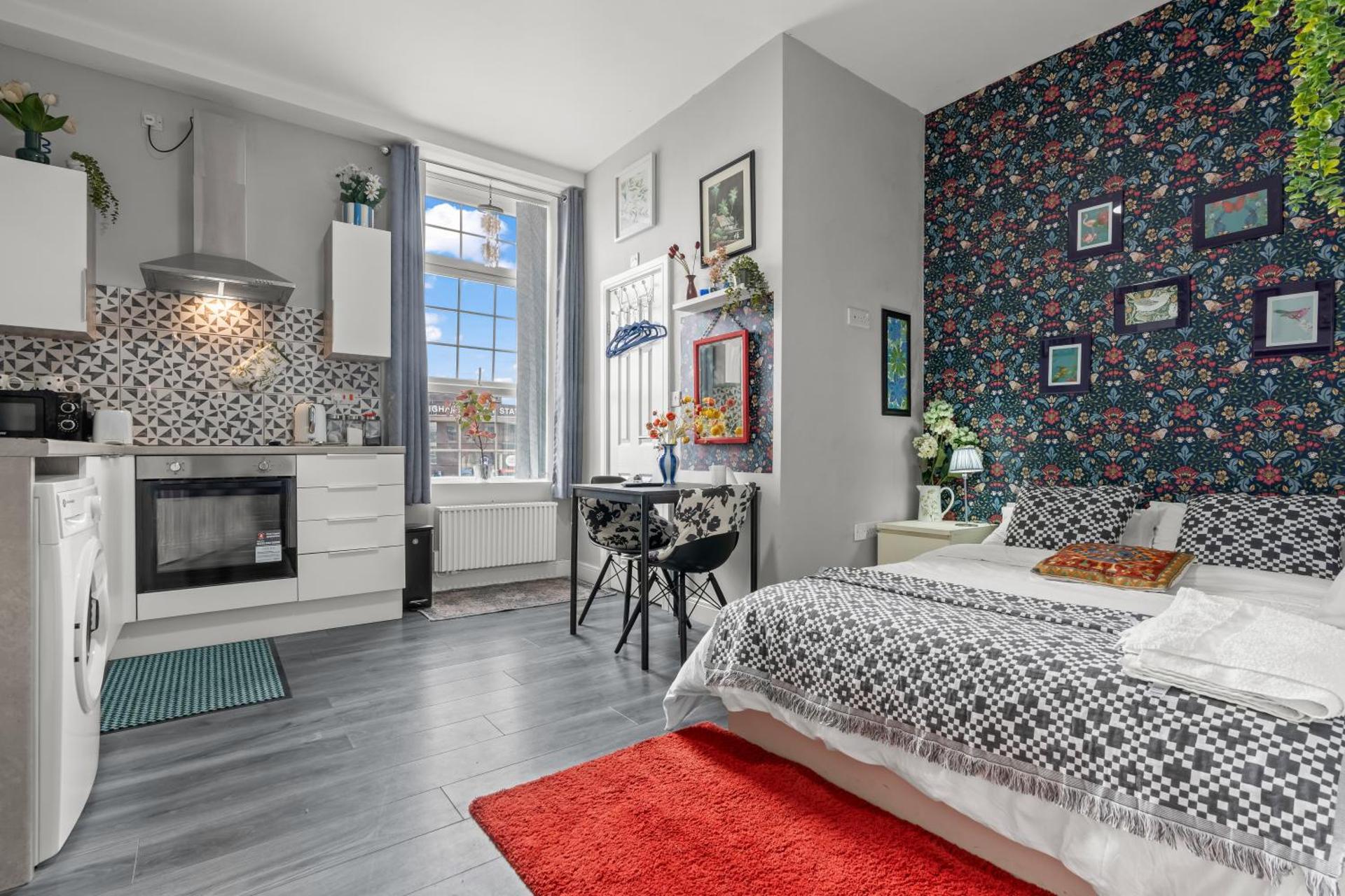 Luxury City Centre Apartment with Netflix & Workspace