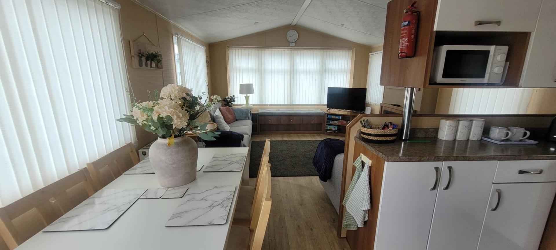 Willerby Delux - Holiday Home by the Sea - close to the Entertainment Complex-bedding, towels & wifi Included!