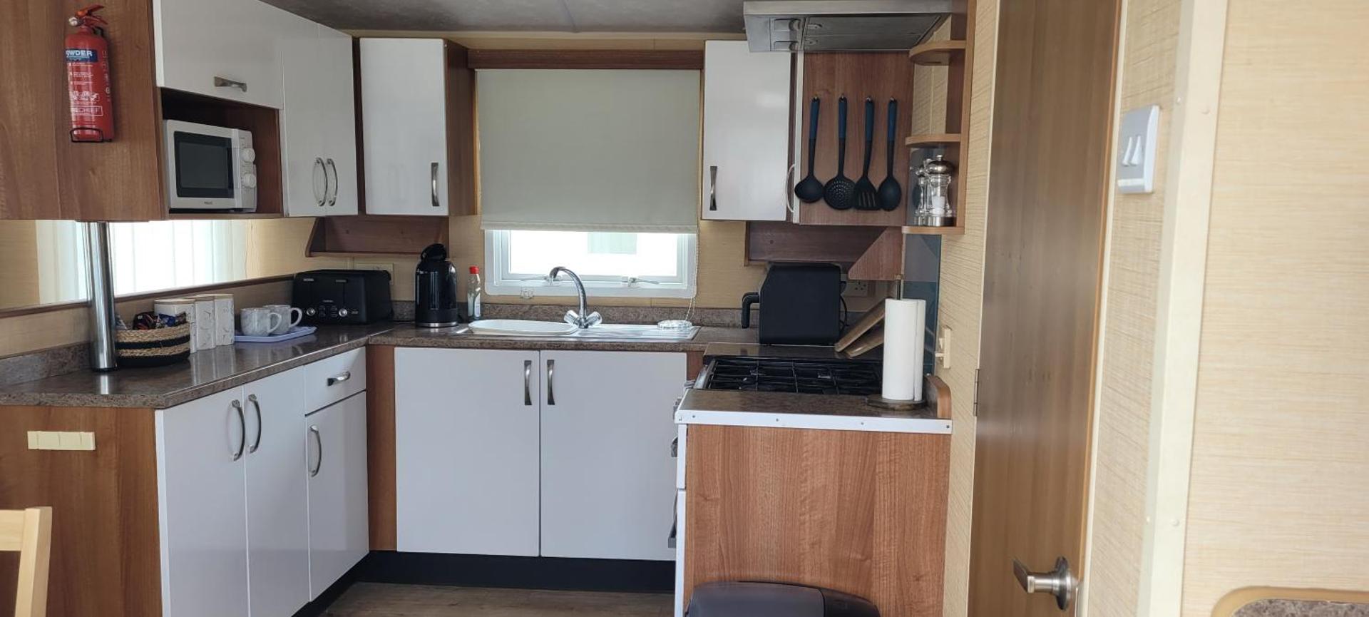 Willerby Delux - Holiday Home by the Sea - close to the Entertainment Complex-bedding, towels & wifi Included!