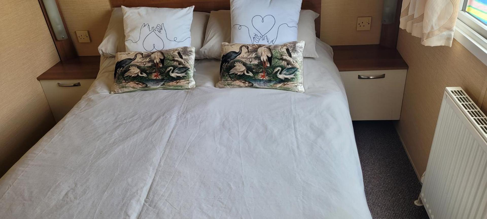 Willerby Delux - Holiday Home by the Sea - close to the Entertainment Complex-bedding, towels & wifi Included!