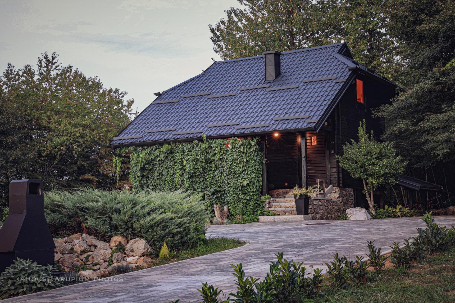 House Forest with HOT TUB