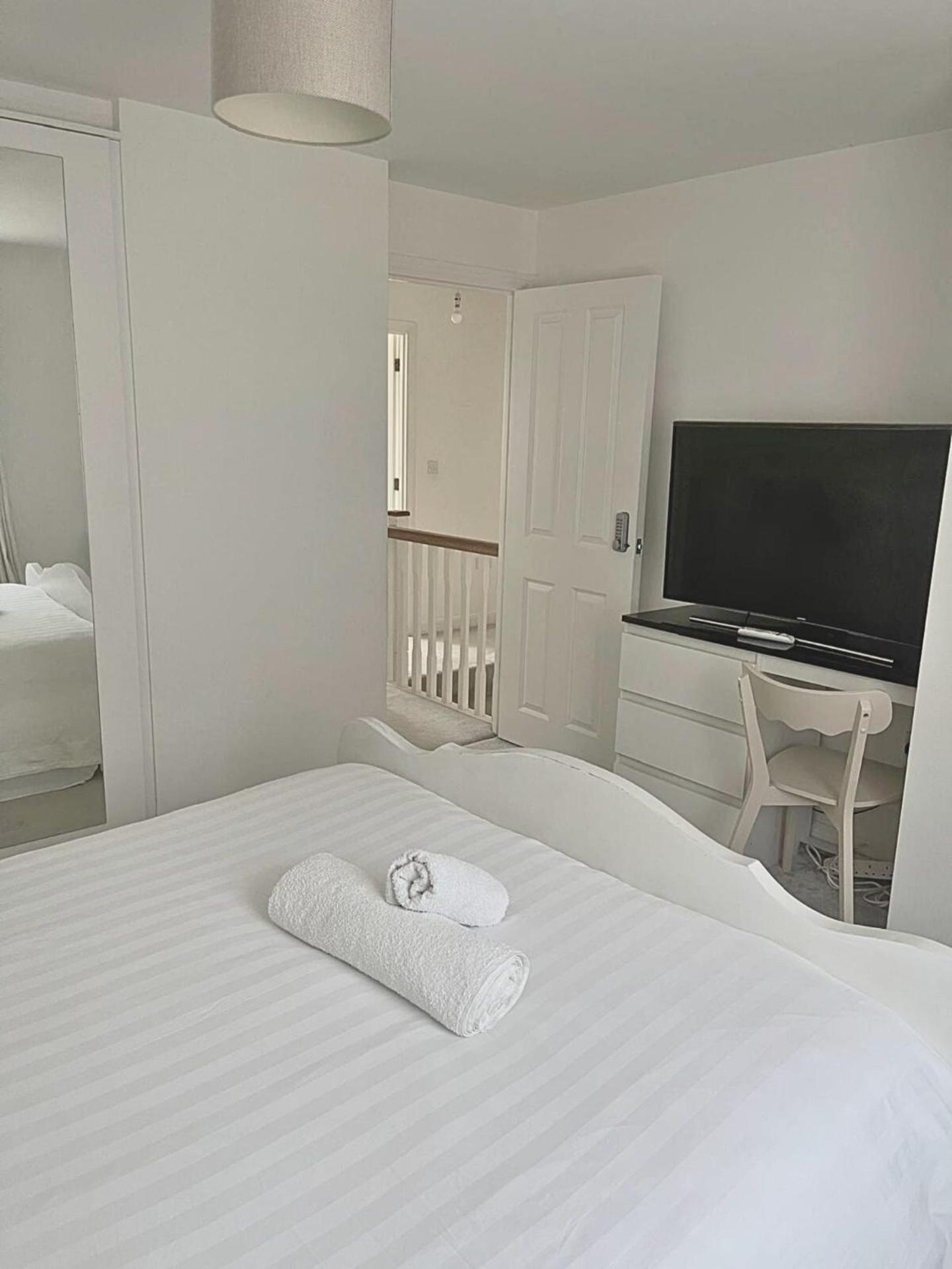 Luxury Home -Private Rooms- 3 mins from Alexandra Hospital, Redditch