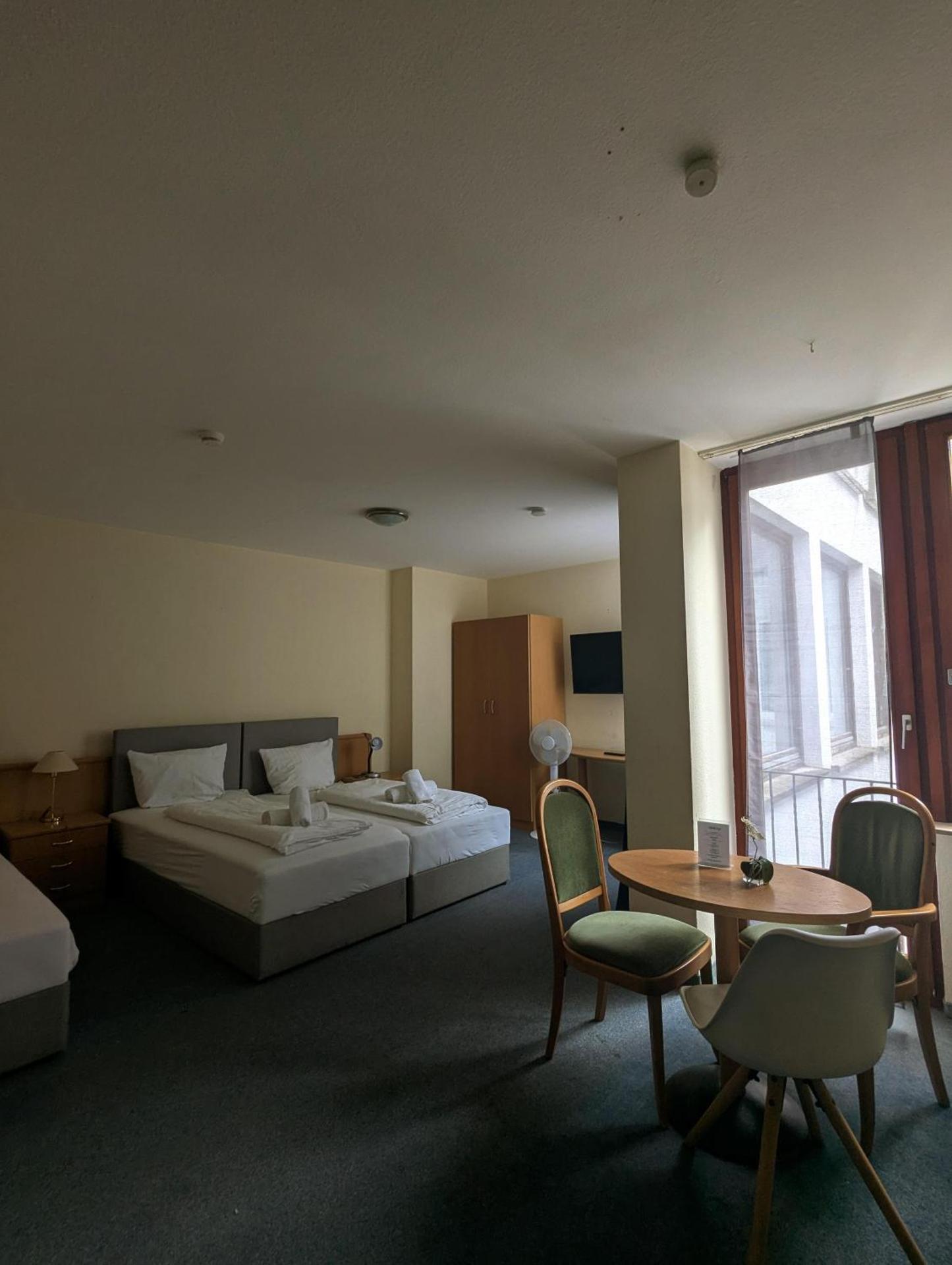 A - City HOTEL Schiff