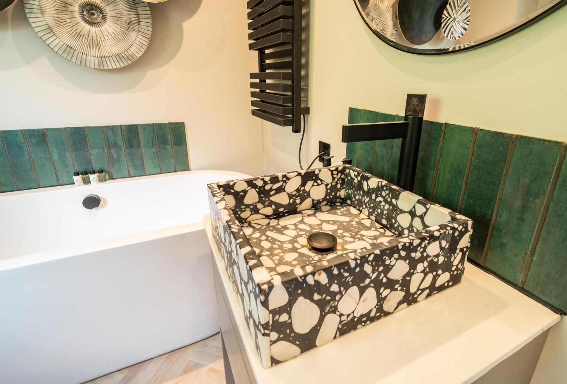 Priory Bay Escapes - Alba