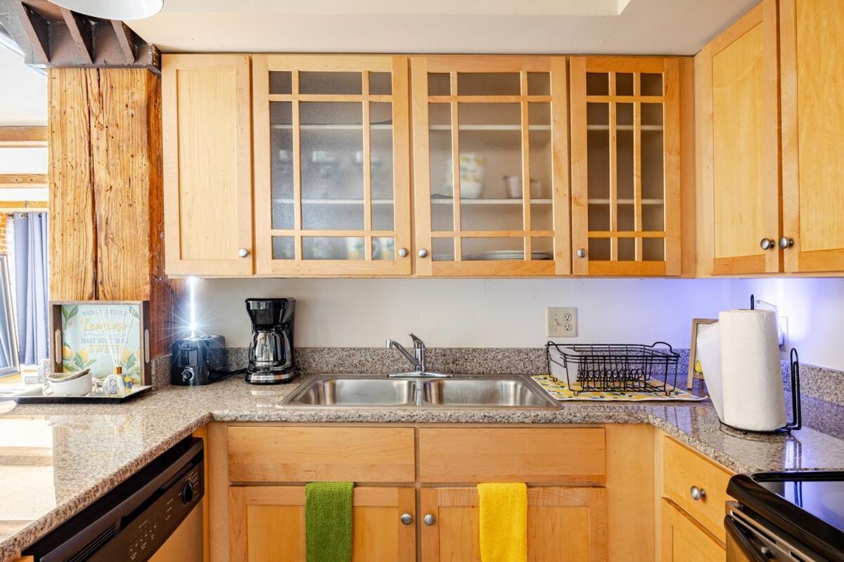 Cozy 1BR Apt in Downtown Richmond, Nearby Attractions