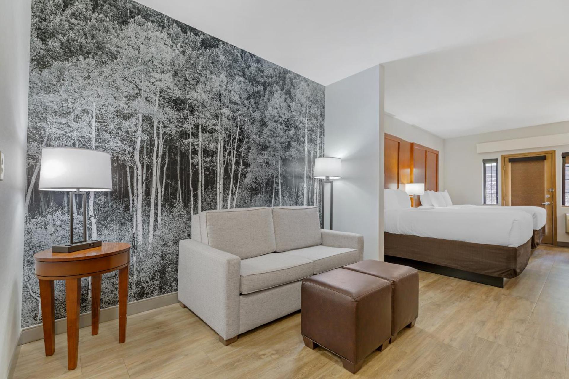 Queen Suite with Two Queen Beds and Sofa Bed - Pet Friendly/Non-Smoking