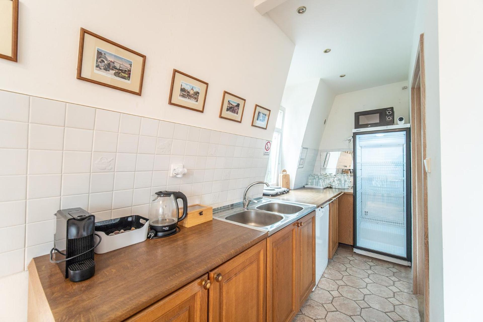 Kitchen or kitchenette