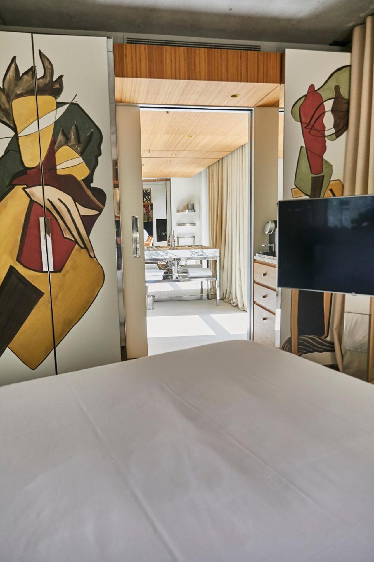 Photo of the whole room