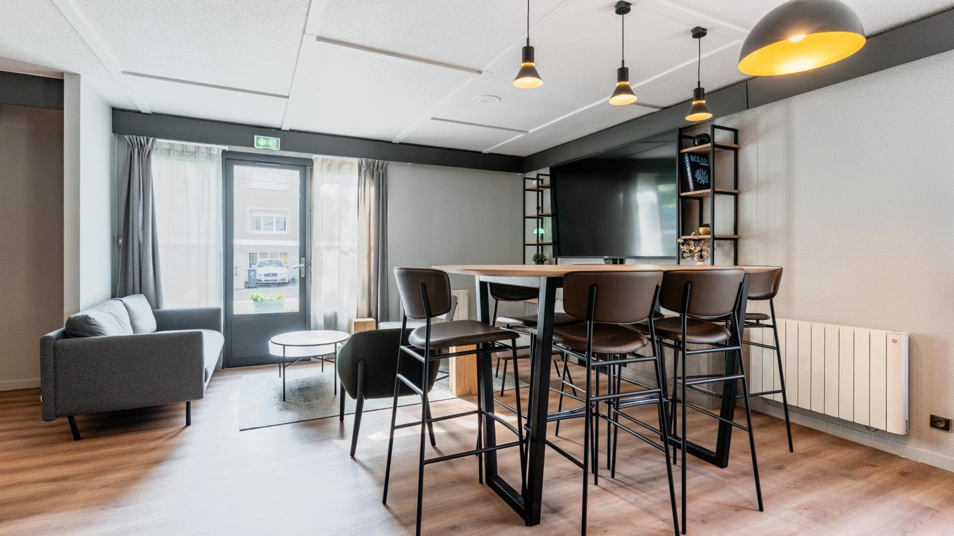 Communal lounge/ TV room