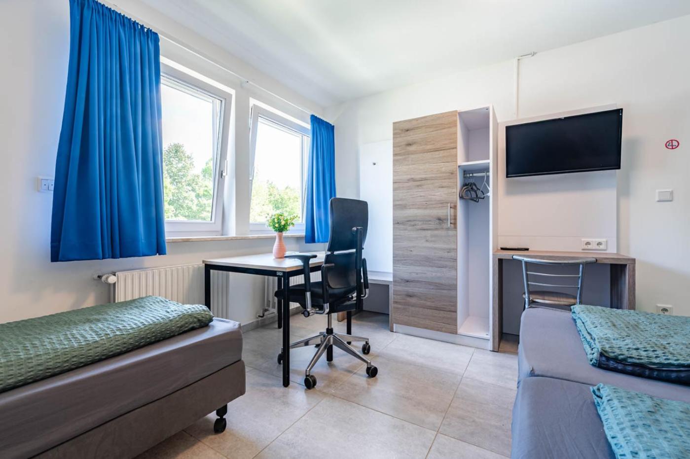 Communal lounge/ TV room