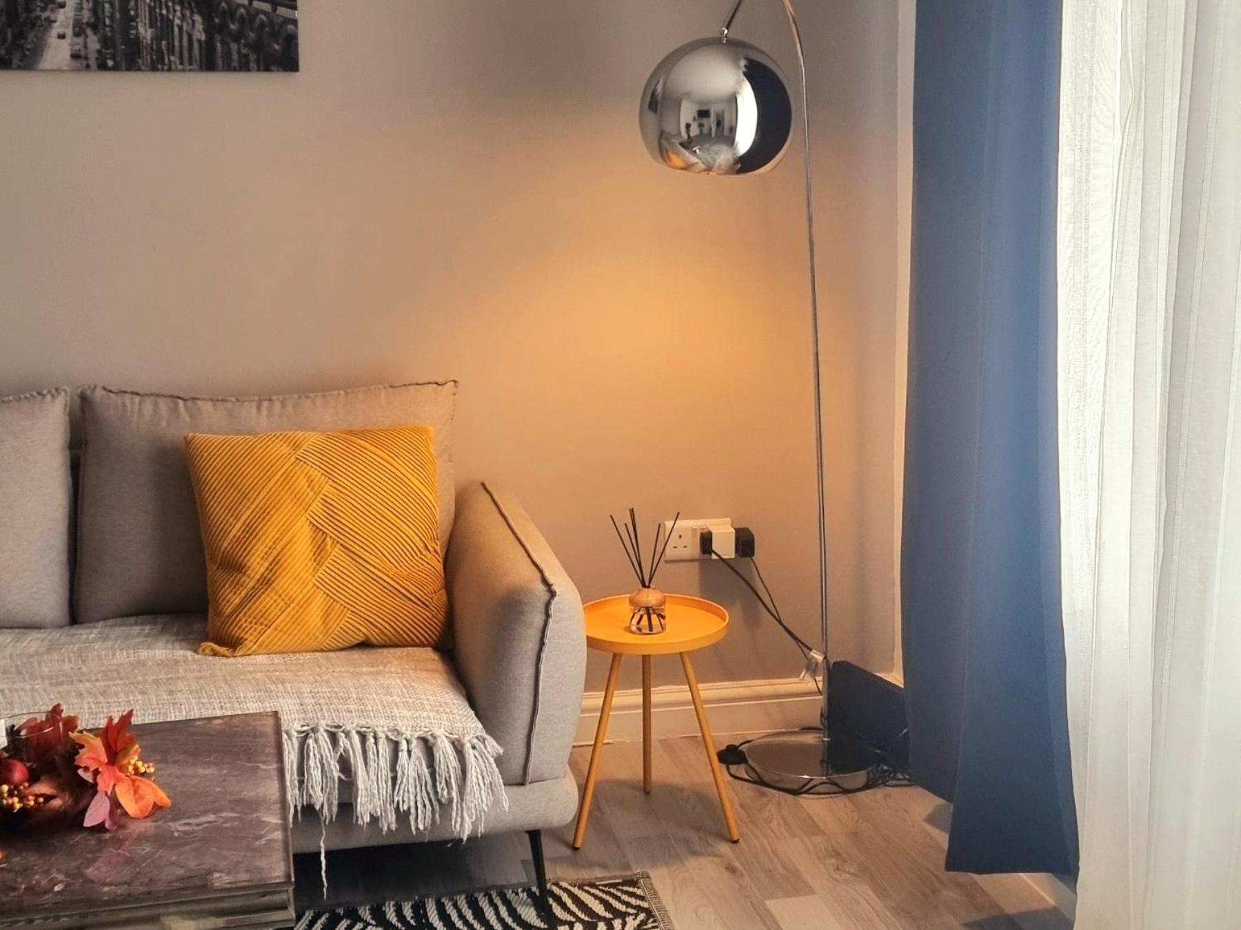 Stunning Lux 3 Bedroom home Priv Parking in Birmingham