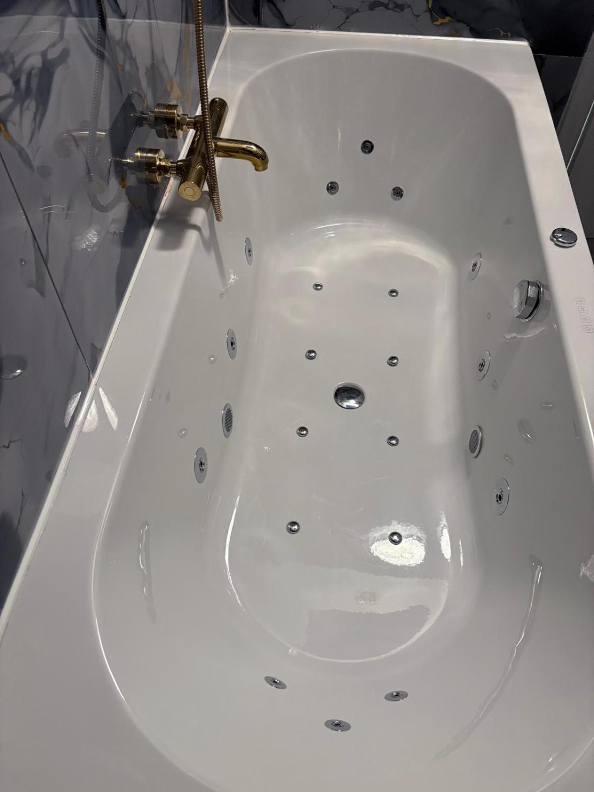 Hôtel Garden's jacuzzi spa 1