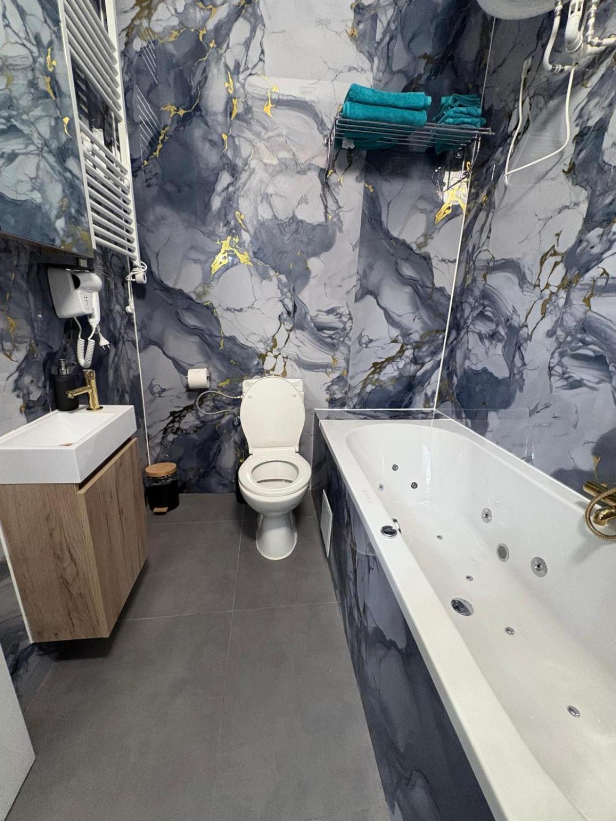 Hôtel Garden's jacuzzi spa 1