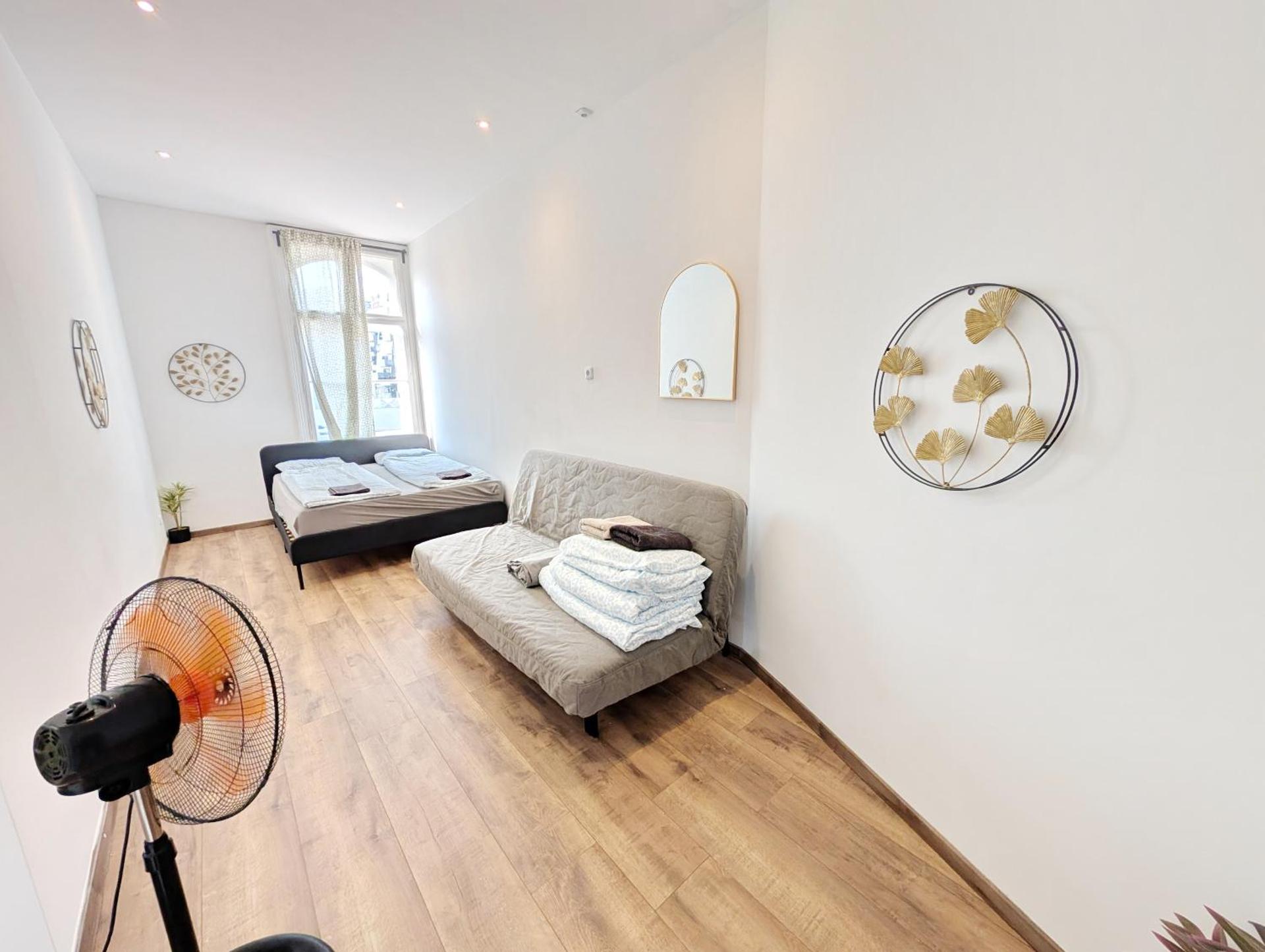 Lovely Apartment - 15 Min from Airport & City Center, 5 Min from Vienna Main-Bus Station EZ10b