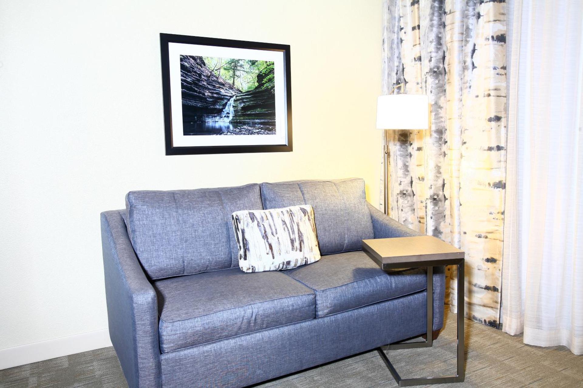 King Study Room with Sofa Bed - Non-Smoking