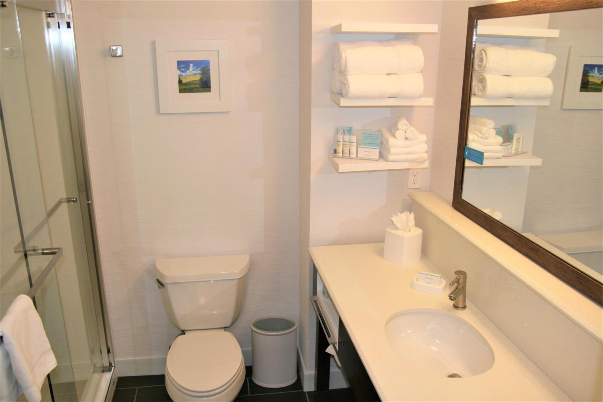 King Room with King Bed - Non-Smoking