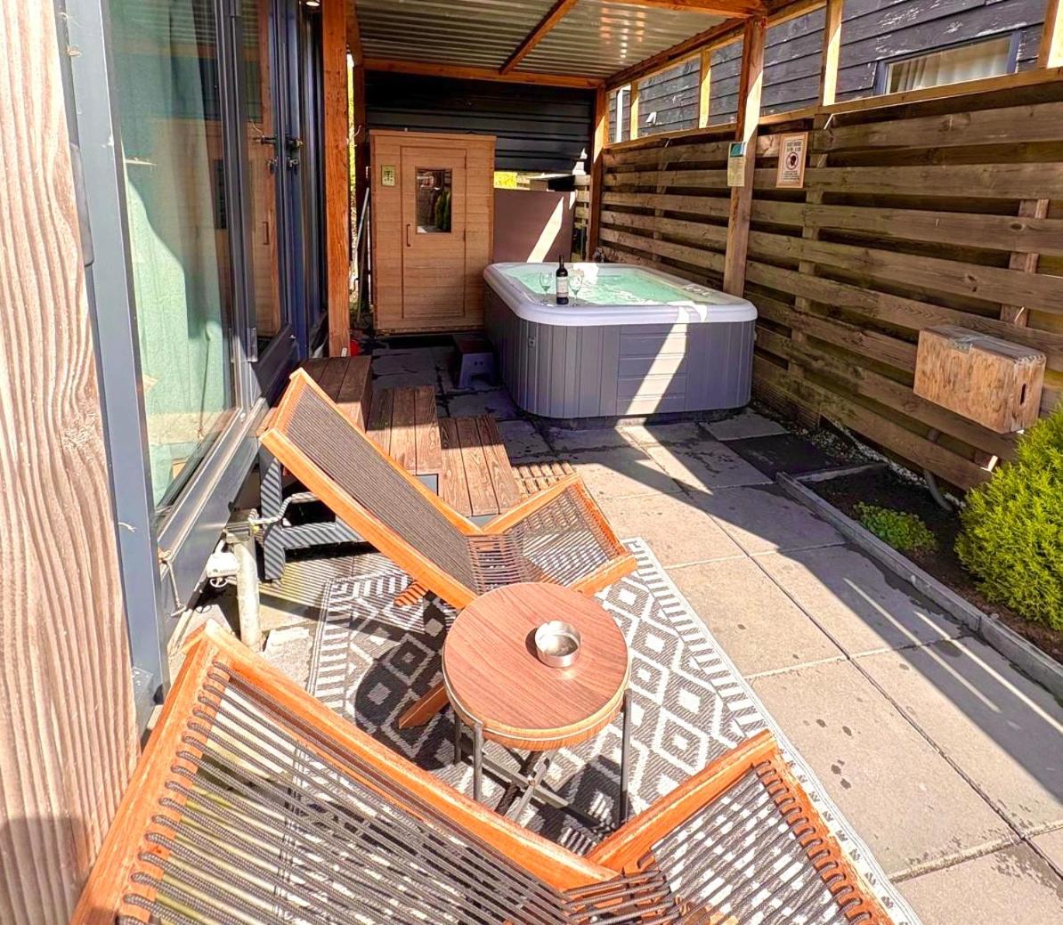 Tiny house with sauna & jacuzzi near Amsterdam