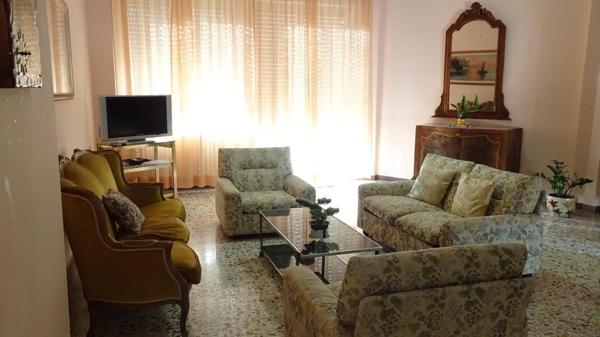 Communal lounge/ TV room