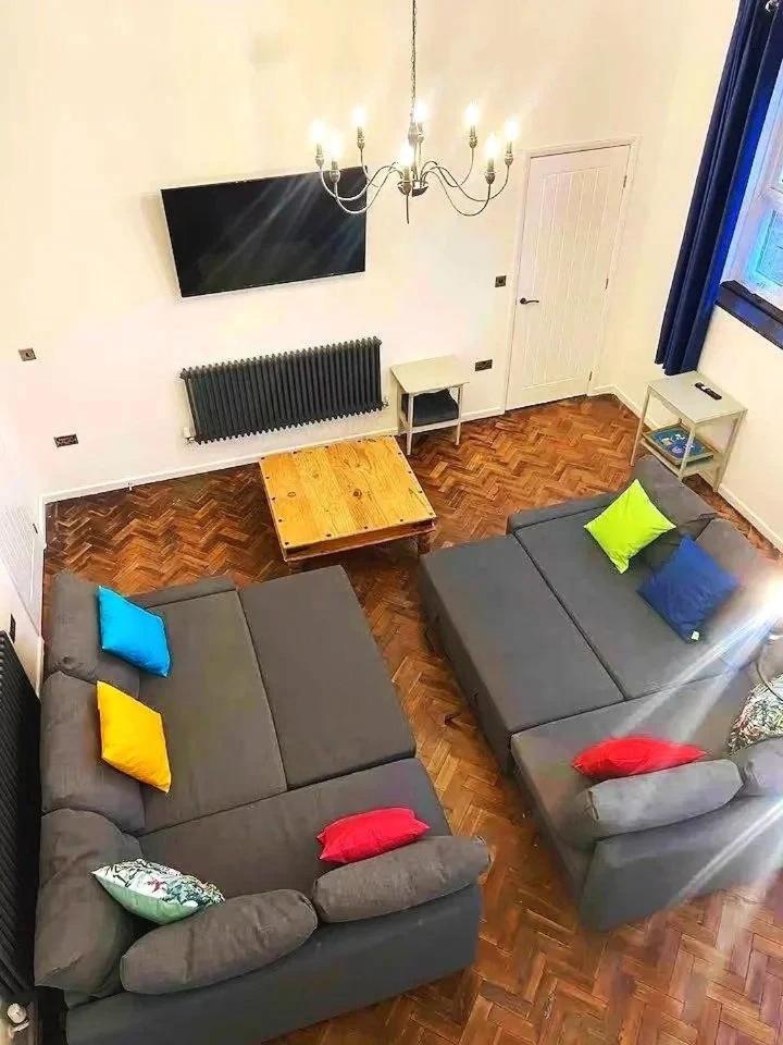 Skool House Retreat - 9 bedroom option