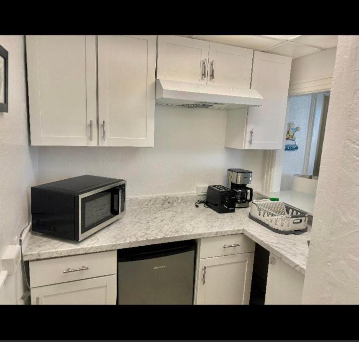 TROPICAL Palm Beach NEW SUITE 3 Beds 2 BEDRS &2BATHROOMS ENSUITE BEACH 5 MINOutdoorPOOL Garden