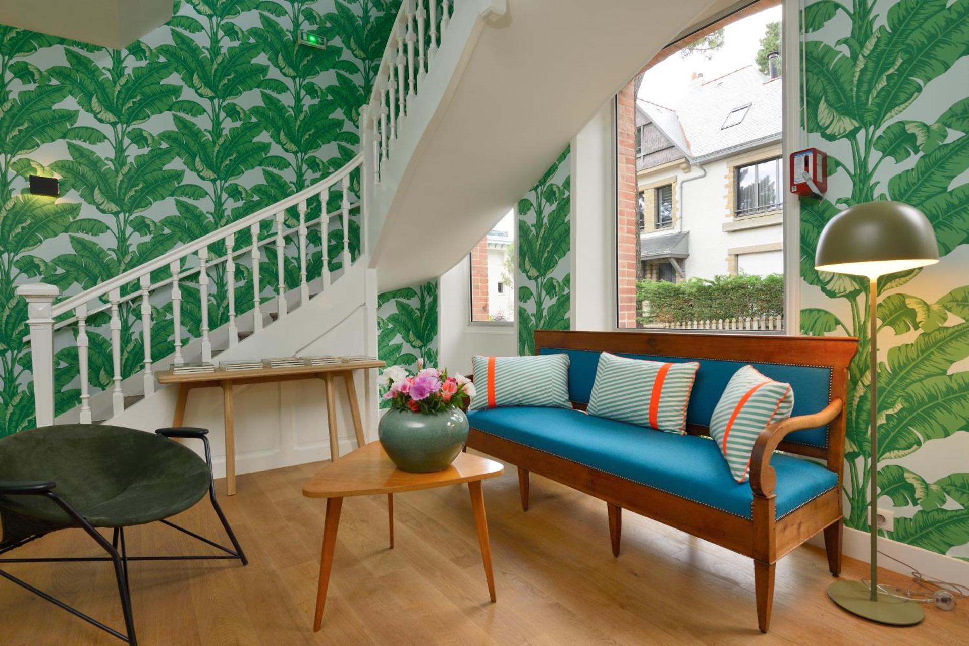 Communal lounge/ TV room