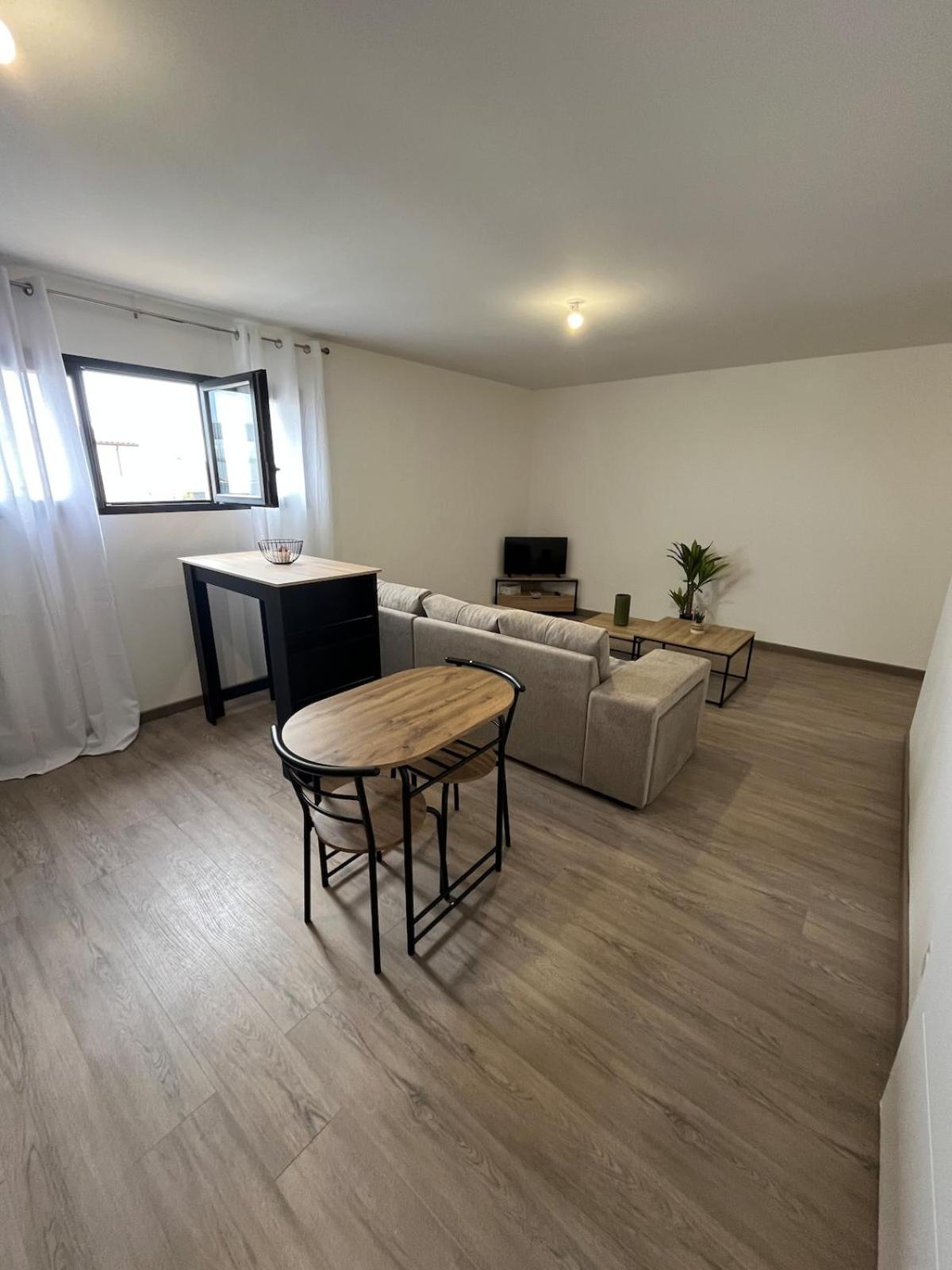 Cozy T2 chaleureux neuf appartement 15 Min proche de la mer