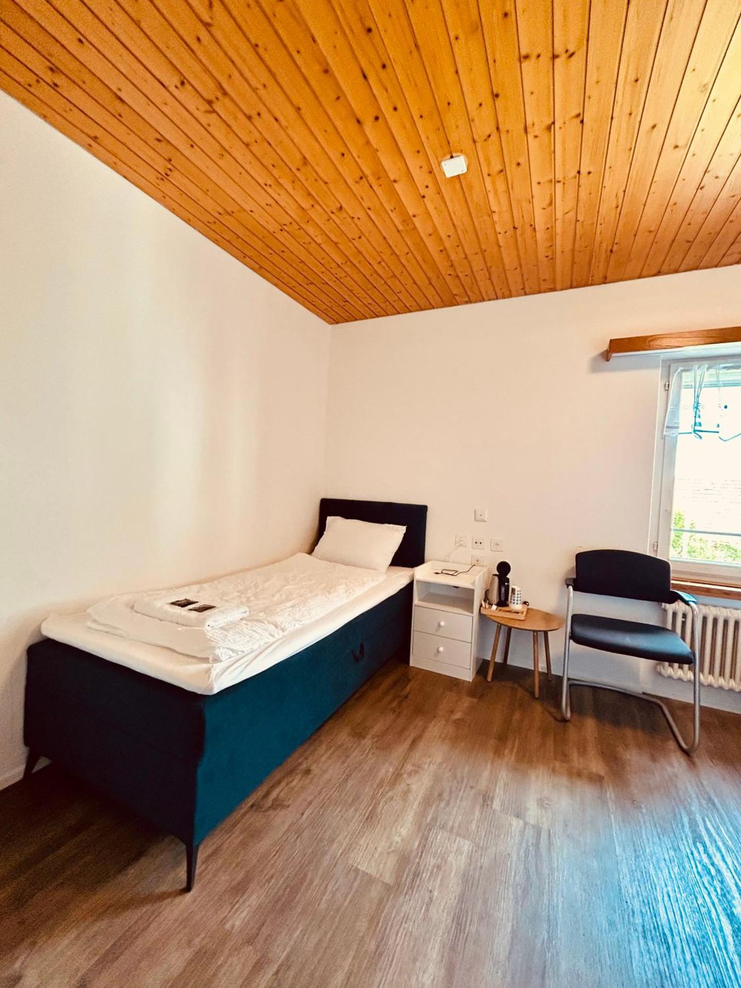 Dreibettzimmer mit eigenem Bad und Seeblick