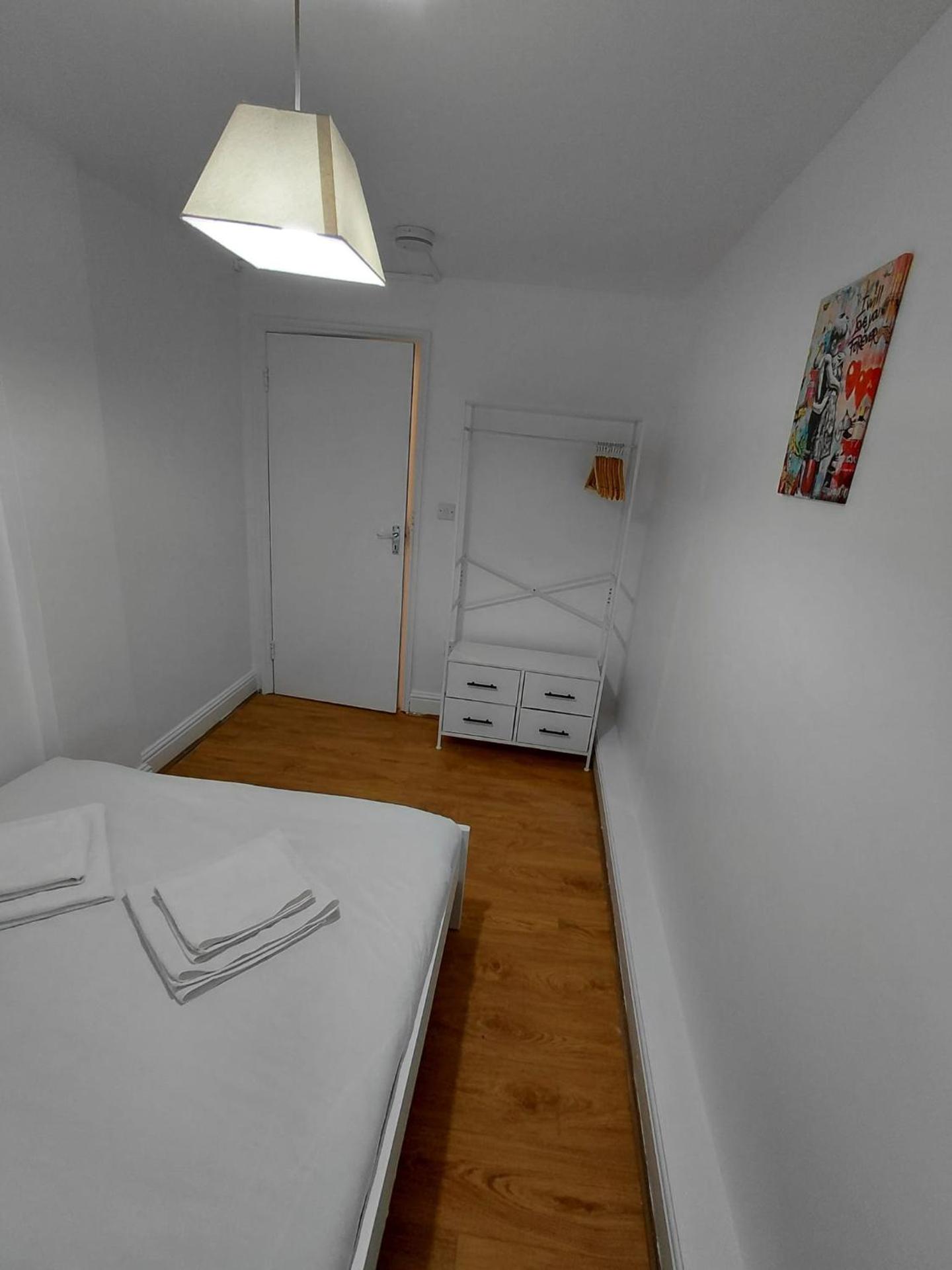 Liverpool Street, Shoreditch, Brick Lane By Mario - Free WiFi