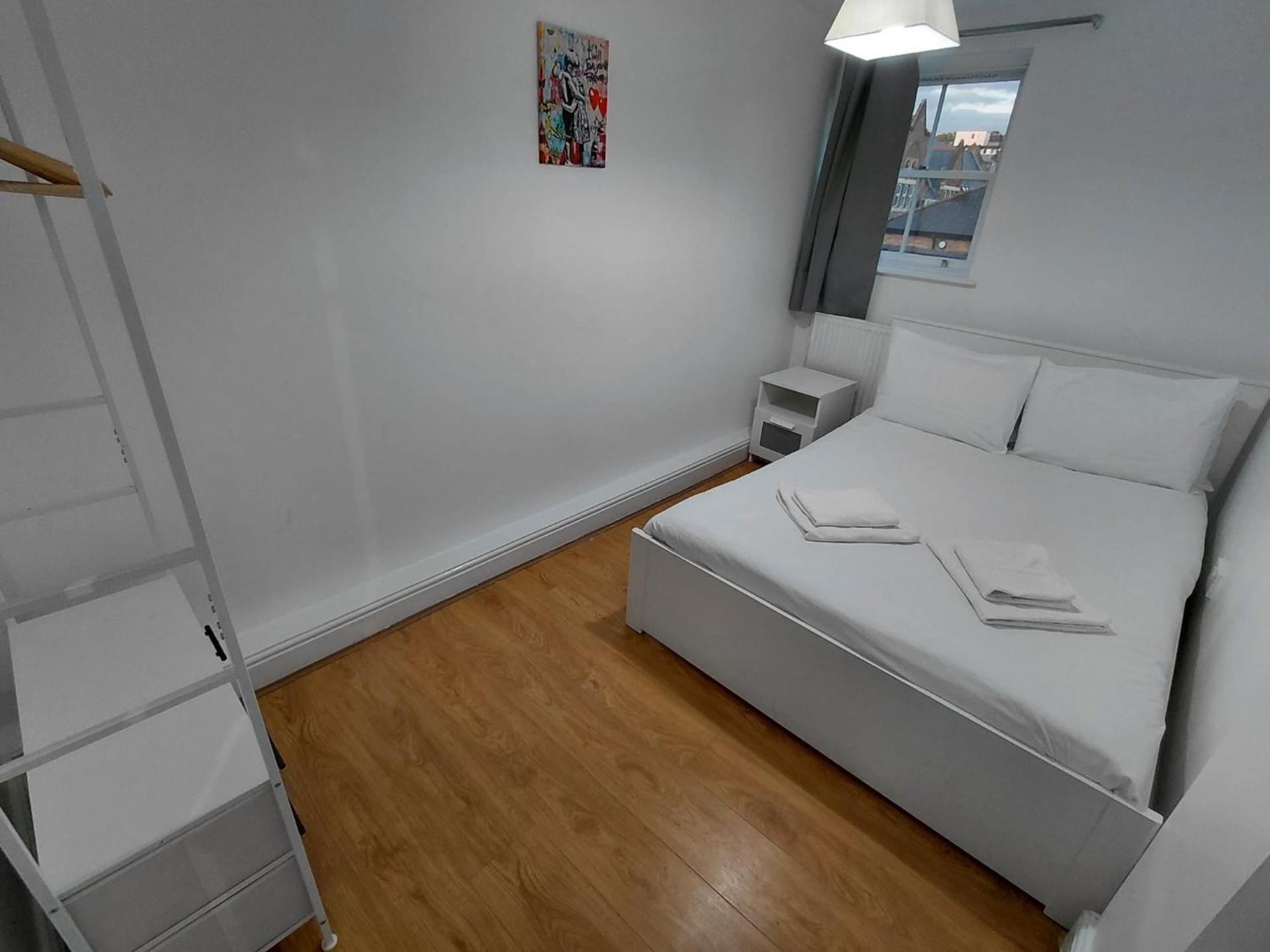 Liverpool Street, Shoreditch, Brick Lane By Mario - Free WiFi