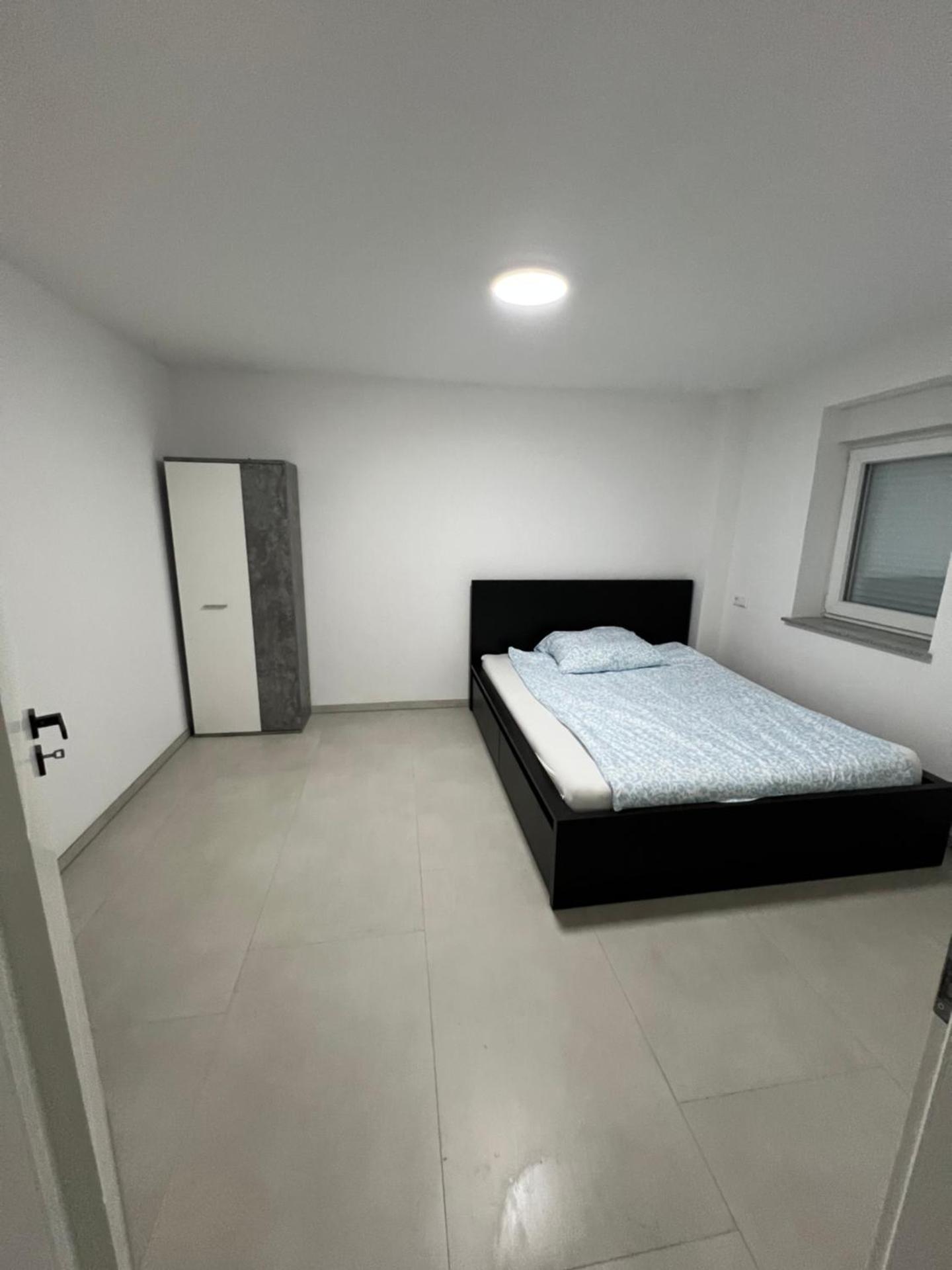 Moderne helle 2 Zimmer Wohnung Neubau