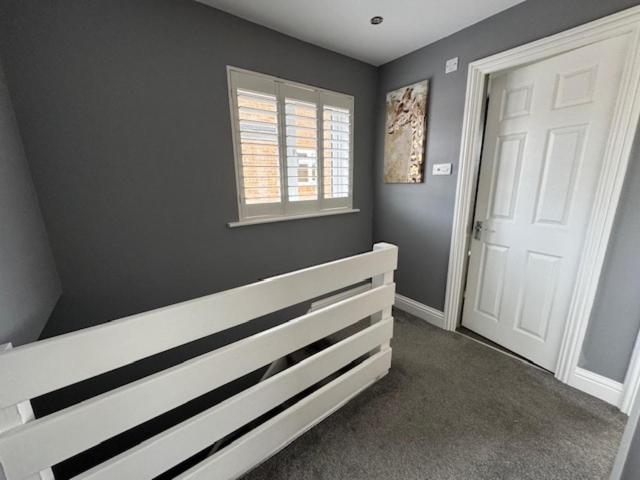 Modern 3-bedroom House - Free Parking - Ideal for Families and Groups