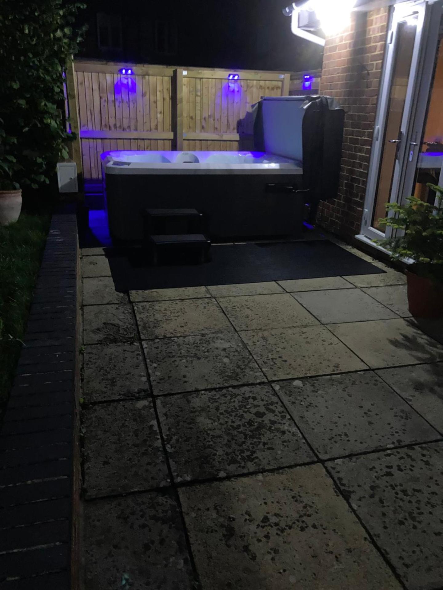 Romantic Country Cottage with Private Hot Tub