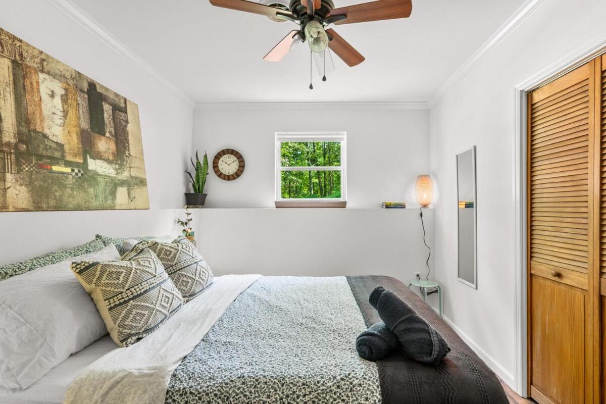 Hideaway Hot Tub Sunna Lake Kayaks Pool