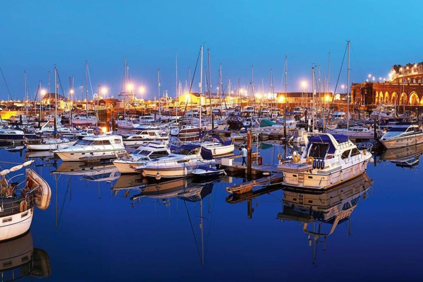 Alma Cottage - Cosy Romantic Retreat - Log Burner