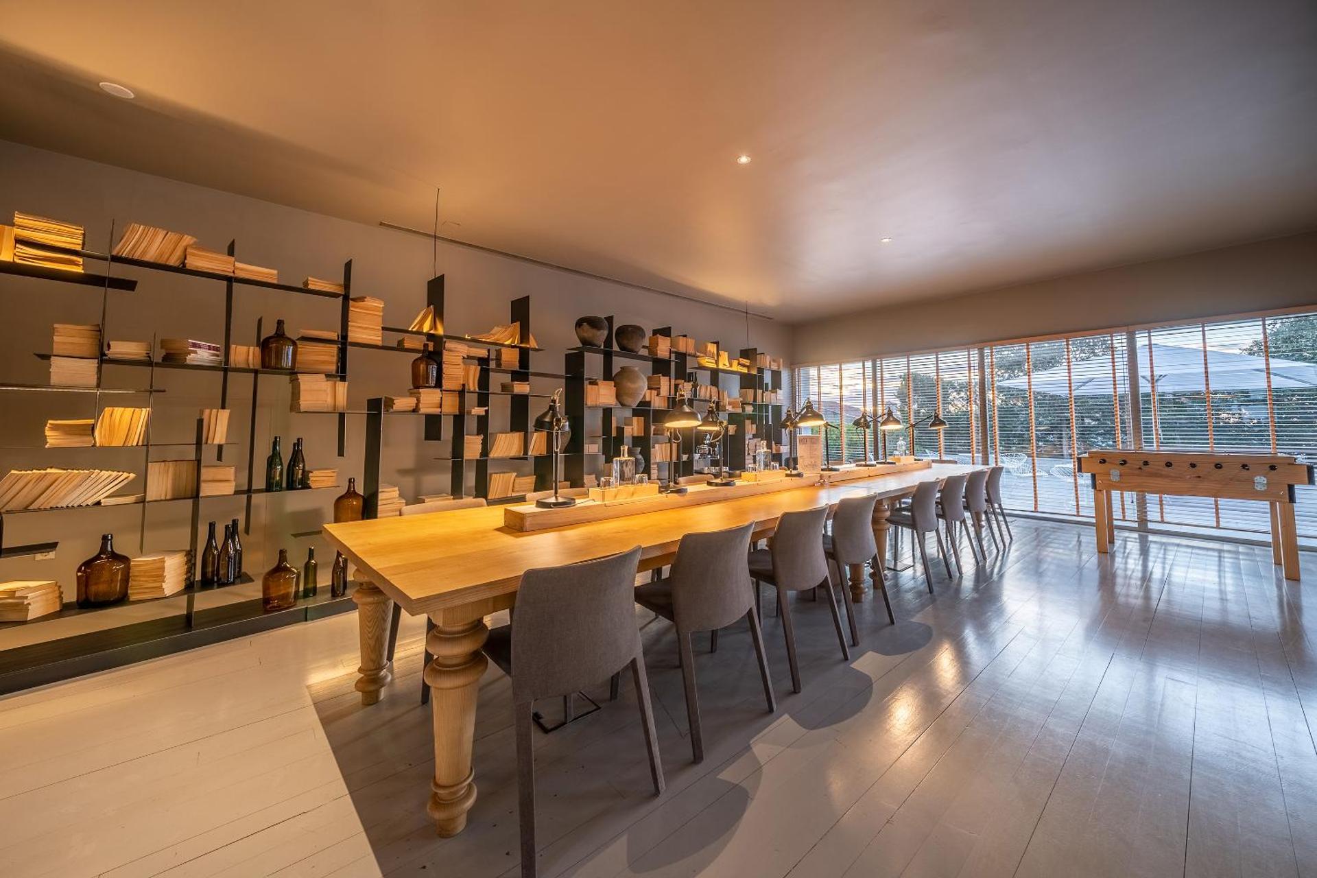 Meeting/conference room