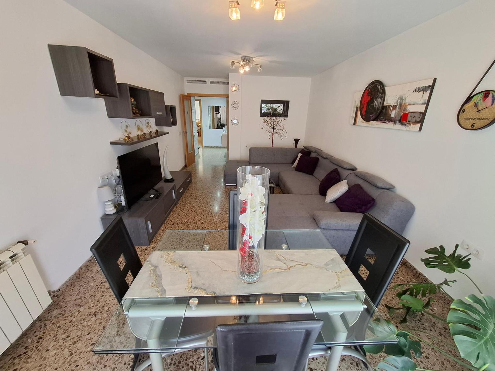 Piso amplio de 3 habitaciones, calefacción, ascensor y parking