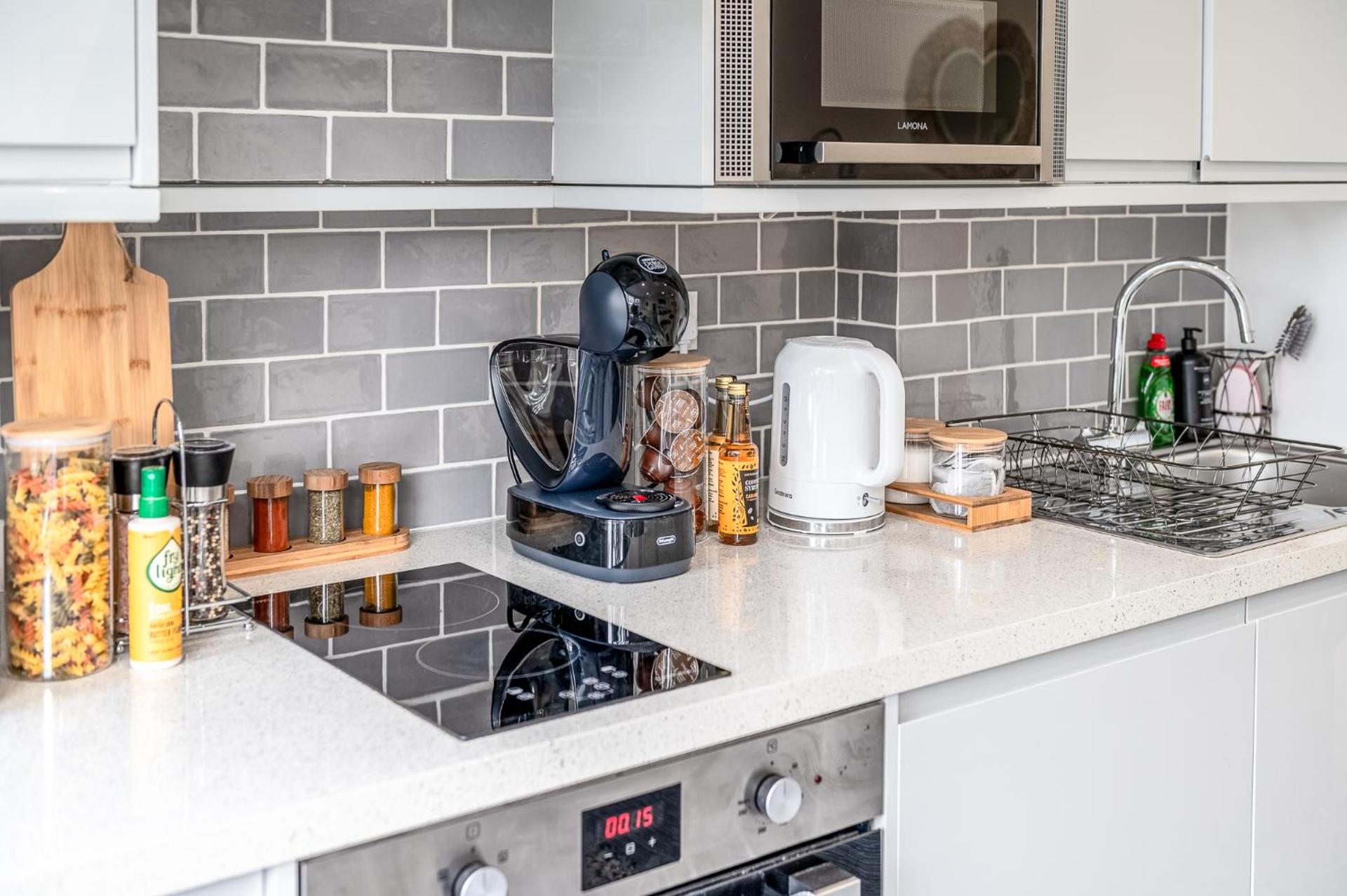 Central Harrow Studios 3mins to station!