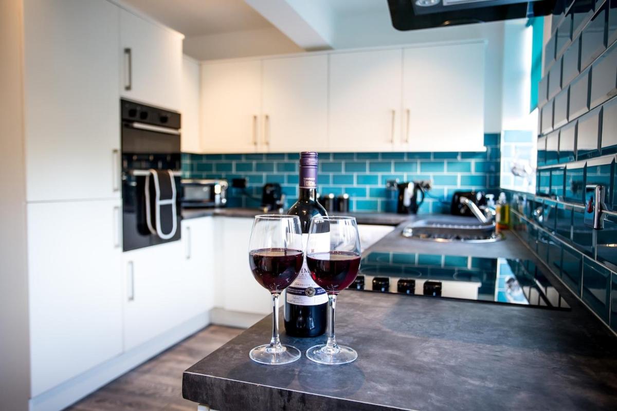 Halford House 3 Bed Town Centre Home from Home with Parking for 2 cars Prime Location Tamworth