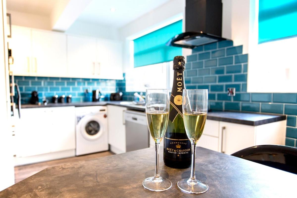 Halford House 3 Bed Town Centre Home from Home with Parking for 2 cars Prime Location Tamworth