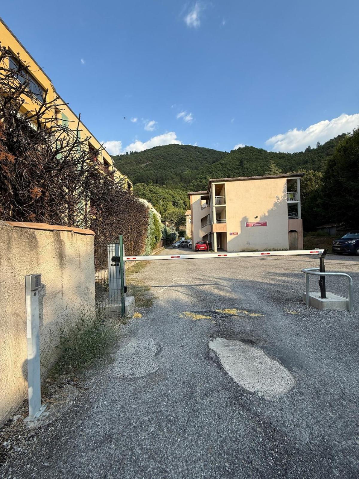 Charmant studio zen avec balcon spacieux