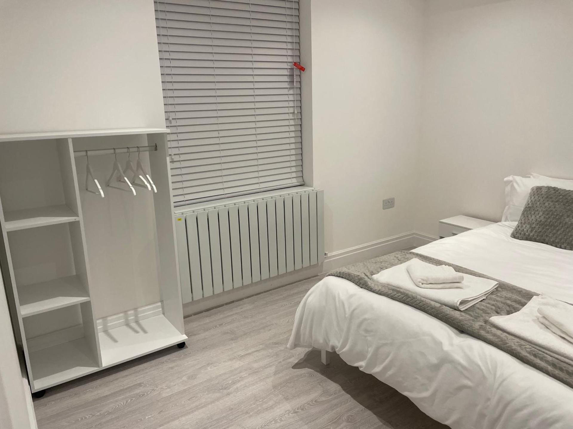 5 Bedroom Modern and Spacious House in London