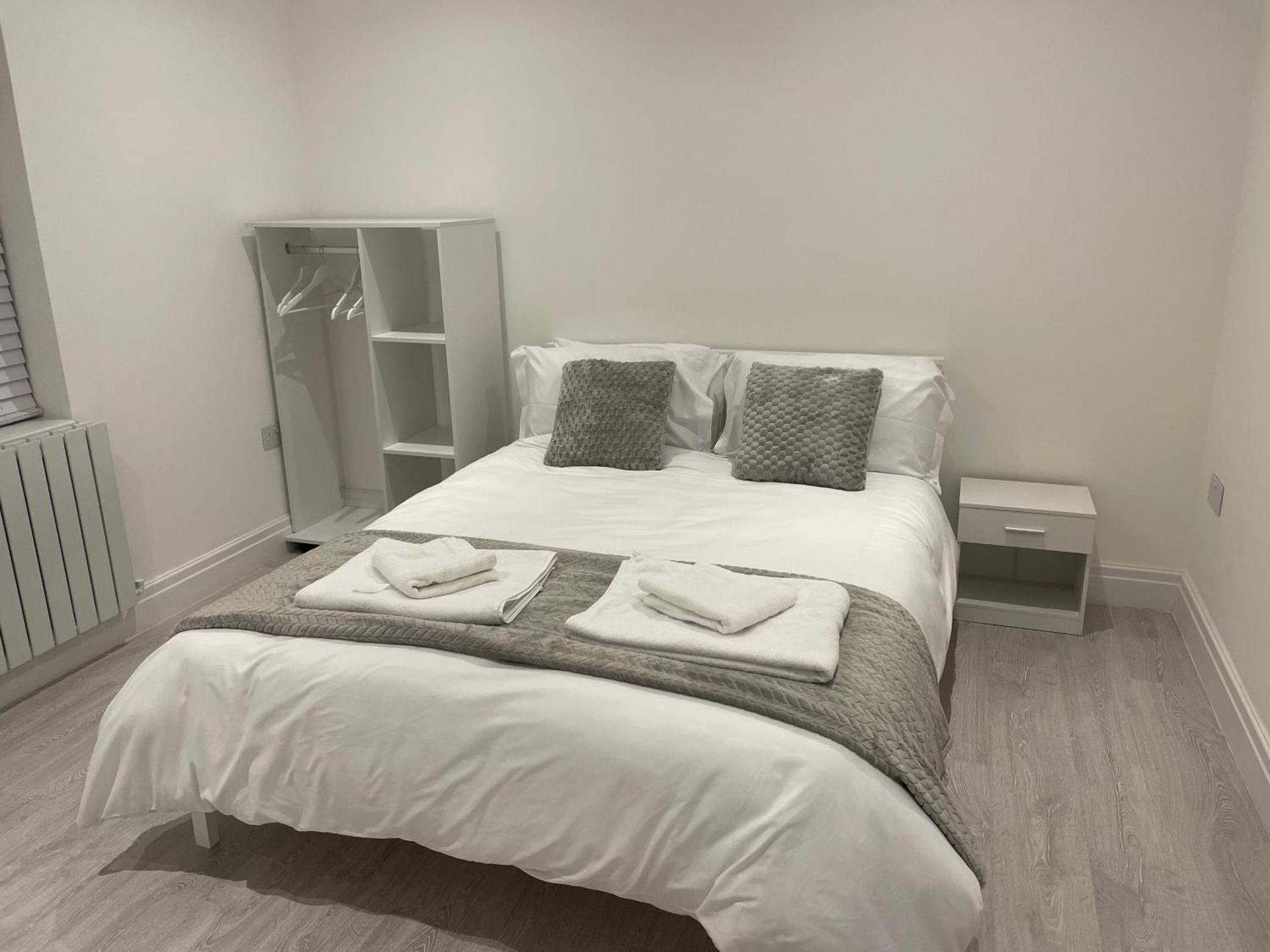 5 Bedroom Modern and Spacious House in London