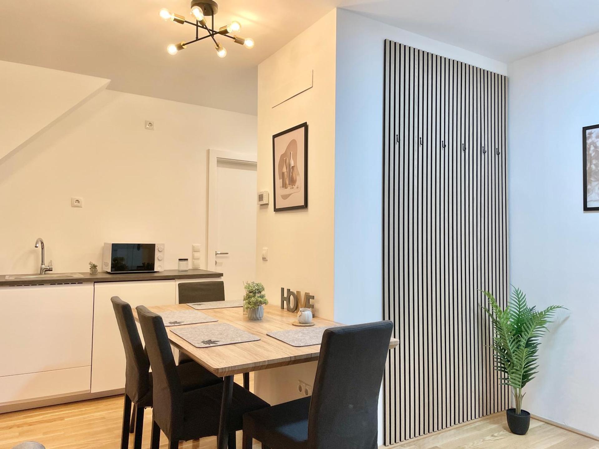 Modern Rooftop Apartment with Free Parking