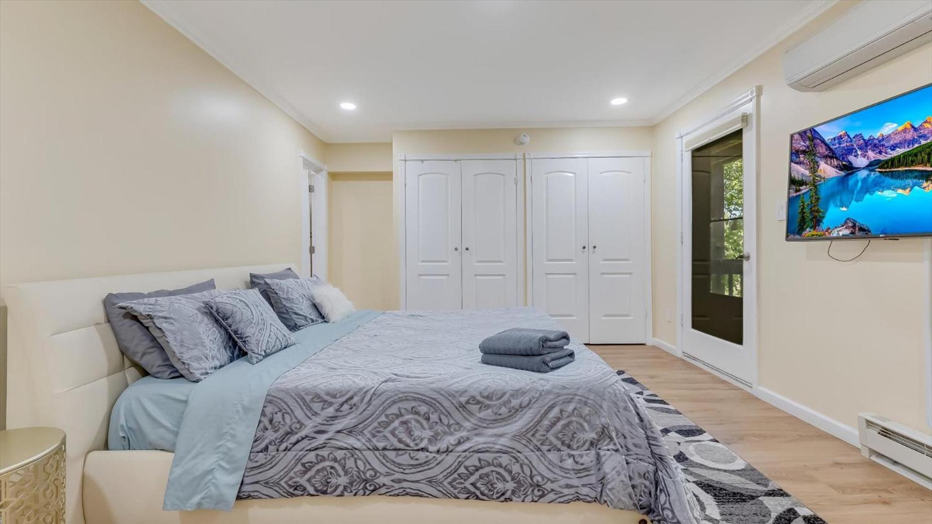 Cozy Modern Camelback House