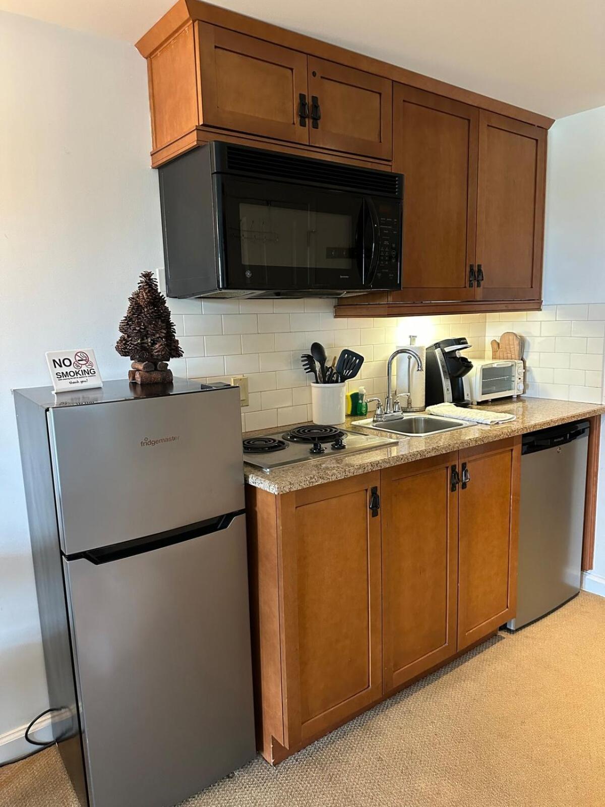 Cozy Studio Resort Stay Mountain Creek Pool Hiking