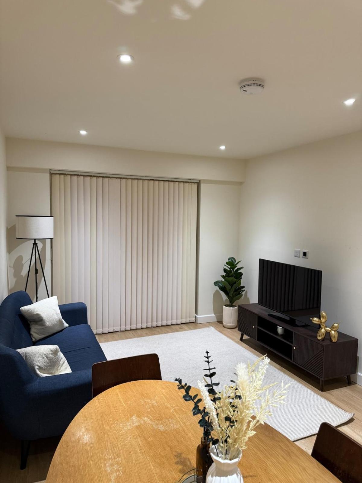 New London 2-Bedroom 2-Bath Apartment- Contractors and Long Stays Dis-Count