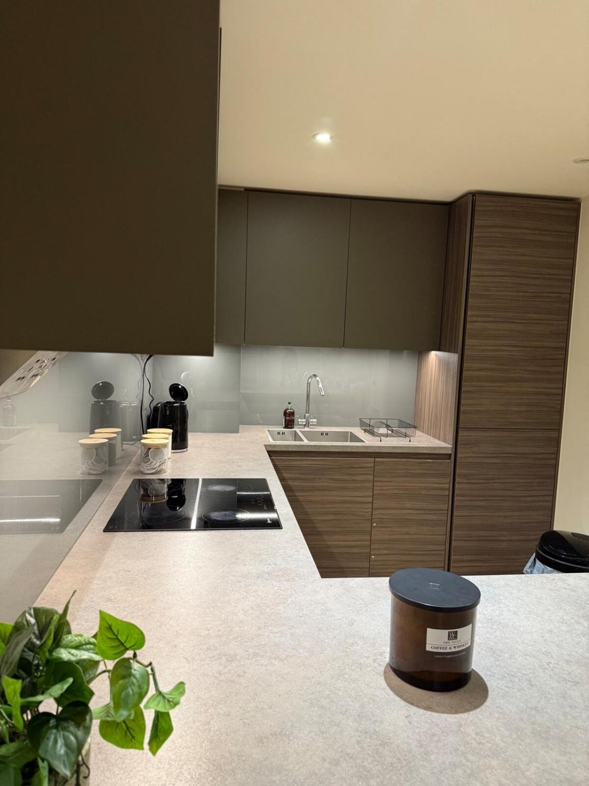 New London 2-Bedroom 2-Bath Apartment- Contractors and Long Stays Dis-Count