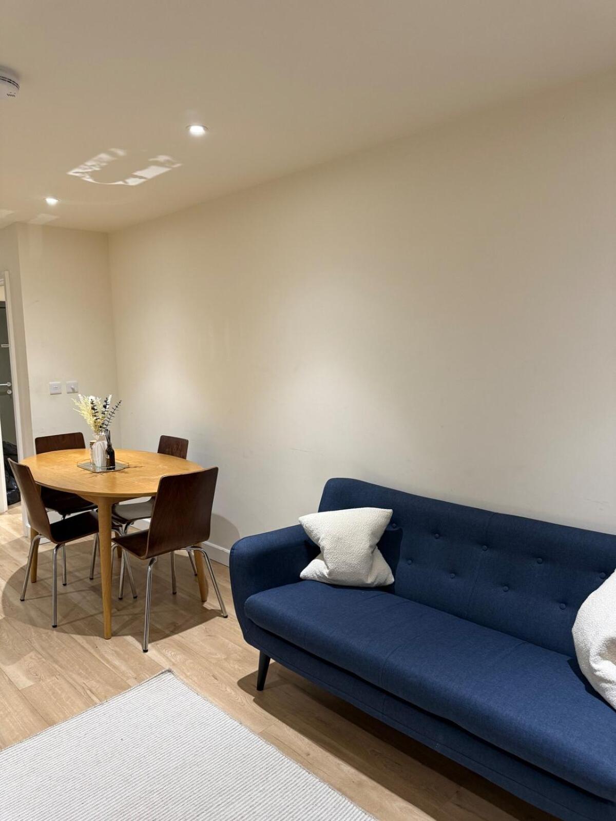 New London 2-Bedroom 2-Bath Apartment- Contractors and Long Stays Dis-Count