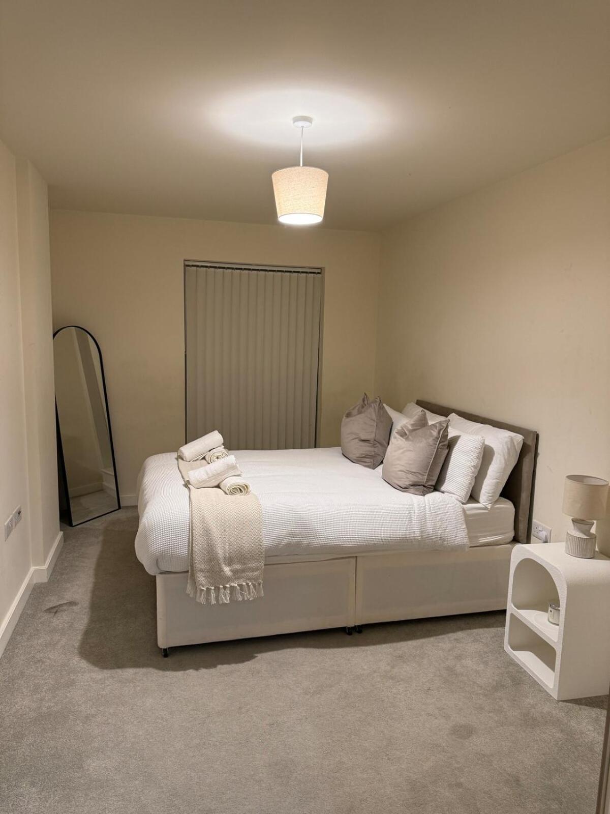 New London 2-Bedroom 2-Bath Apartment- Contractors and Long Stays Dis-Count